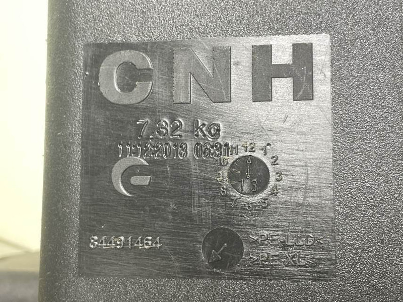 New Holland W110C-CNH 84491464-Fuel tank/Kraftstofftank - Frame/ Chassis for Construction machinery: picture 5 New Holland W110C-CNH 84491464-Fuel tank/Kraftstofftank - Frame/ Chassis for Construction machinery: picture 5