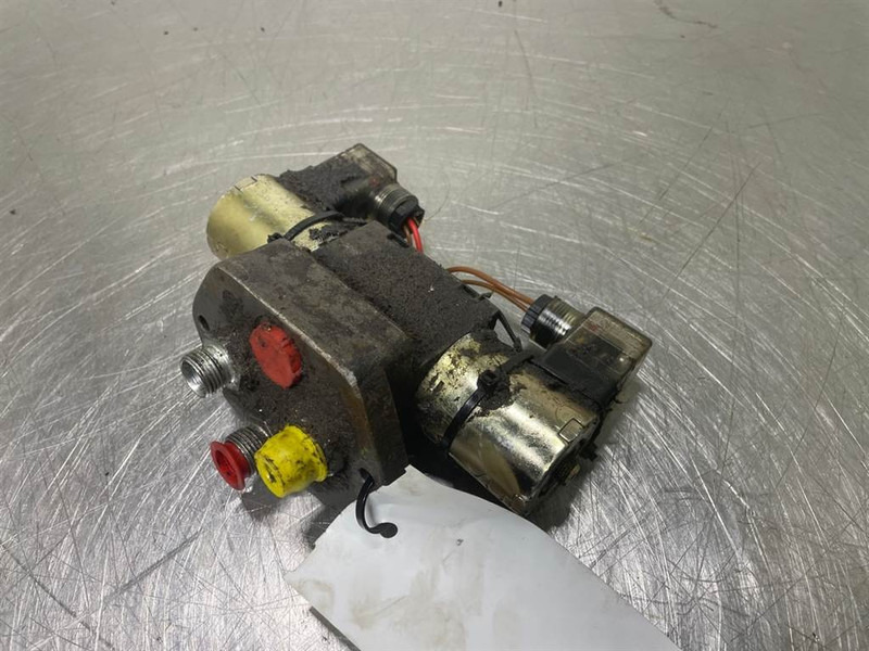 New Holland W110C-Poclain KV-4/3-3KO-6-6-Valve/Ventile - Hydraulics for Construction machinery: picture 3 New Holland W110C-Poclain KV-4/3-3KO-6-6-Valve/Ventile - Hydraulics for Construction machinery: picture 3
