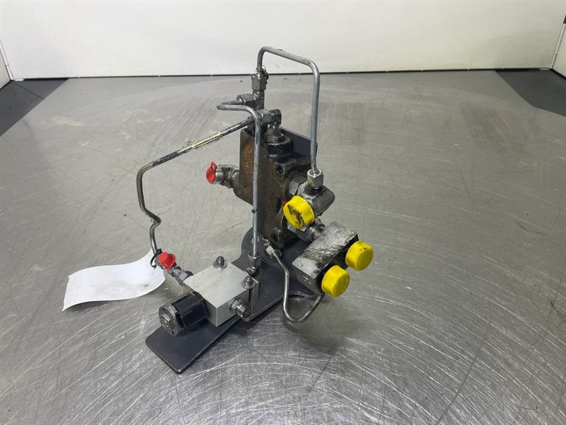 New Holland W110C - Priority valve/Prioritaetsventil - Hydraulics for Construction machinery: picture 2 New Holland W110C - Priority valve/Prioritaetsventil - Hydraulics for Construction machinery: picture 2