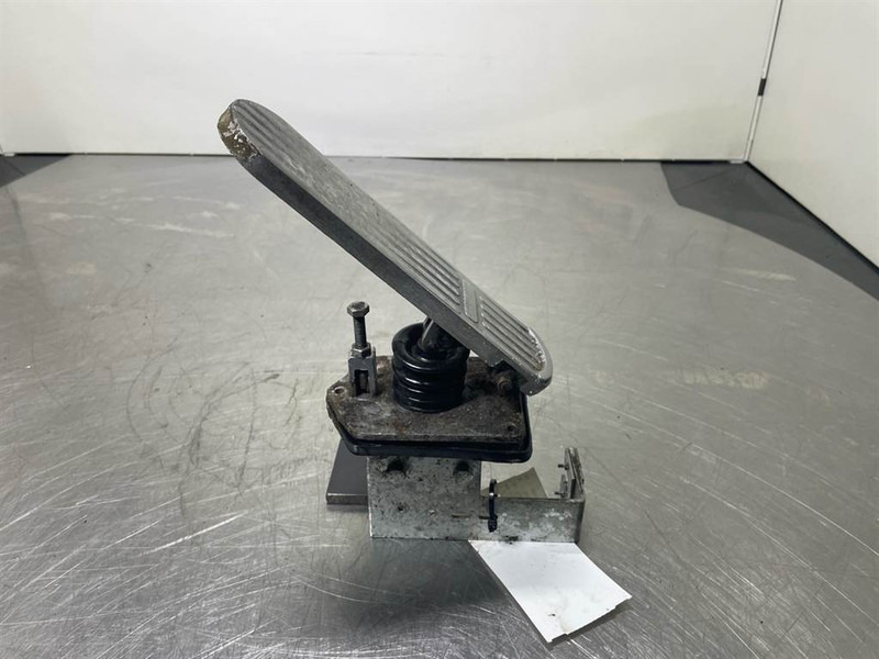 O & K L25.5 - Gas pedal/Fusspedal/Gaspedaal - Cab and interior for Construction machinery: picture 1 O & K L25.5 - Gas pedal/Fusspedal/Gaspedaal - Cab and interior for Construction machinery: picture 1