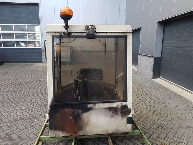 Schaeff SKL832-6336105100-Cabin/Kabine/Cabine - Cab and interior for Construction machinery: picture 5 Schaeff SKL832-6336105100-Cabin/Kabine/Cabine - Cab and interior for Construction machinery: picture 5