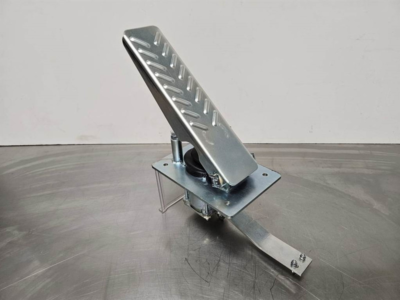 Terex TL/SKL/SKS-5692657905-Gas pedal - Cab and interior for Construction machinery: picture 1 Terex TL/SKL/SKS-5692657905-Gas pedal - Cab and interior for Construction machinery: picture 1
