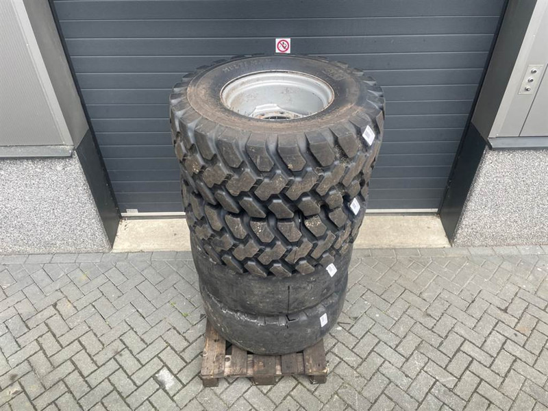 Terex TL120-BKT 400/70R20-Tire/Reifen/Band - Wheels and tires for Construction machinery: picture 2 Terex TL120-BKT 400/70R20-Tire/Reifen/Band - Wheels and tires for Construction machinery: picture 2