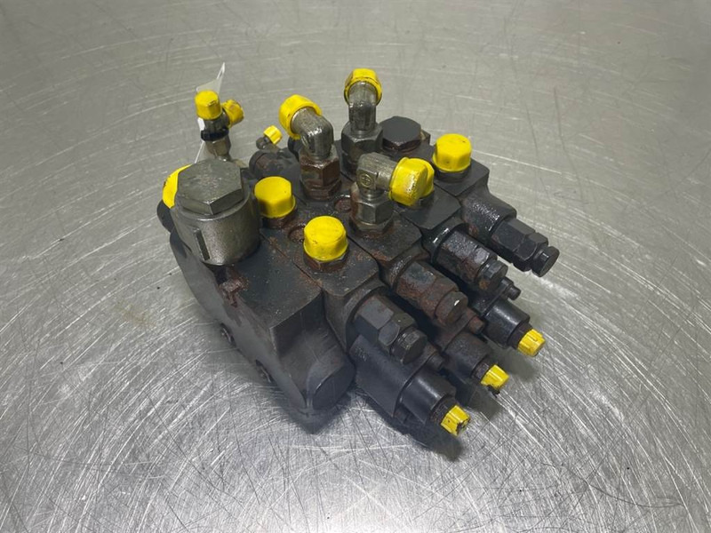 Volvo L30D-ZM2810714-Valve/Ventile/Ventiel - Hydraulics for Construction machinery: picture 3 Volvo L30D-ZM2810714-Valve/Ventile/Ventiel - Hydraulics for Construction machinery: picture 3