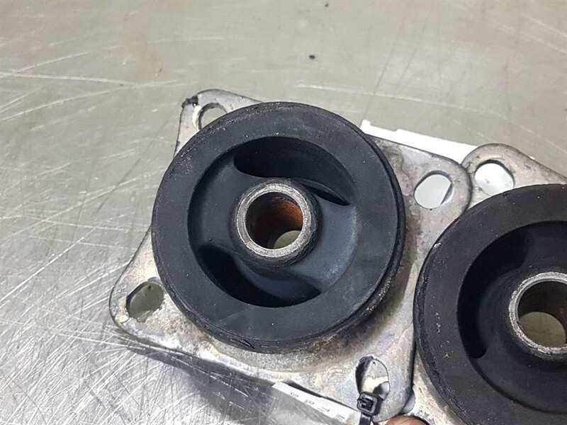 Yanmar V70 Speeder-AMC-Vibration damper/Vibrationsdämpfer - Engine for Construction machinery: picture 4 Yanmar V70 Speeder-AMC-Vibration damper/Vibrationsdämpfer - Engine for Construction machinery: picture 4