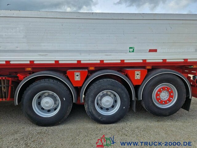 Mercedes-Benz Arocs 3251 8x4 Hiab 302 EP-5 28M/T 19mHakenhöhe - Tipper, Crane truck: picture 2 Mercedes-Benz Arocs 3251 8x4 Hiab 302 EP-5 28M/T 19mHakenhöhe - Tipper, Crane truck: picture 2
