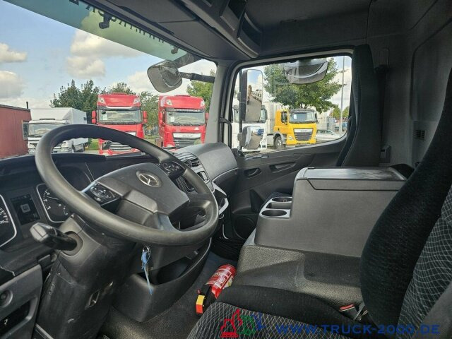 Mercedes-Benz Atego 1221 Koffer Ladebordwand 1.5t. seitl. Tür - Box truck: picture 4 Mercedes-Benz Atego 1221 Koffer Ladebordwand 1.5t. seitl. Tür - Box truck: picture 4