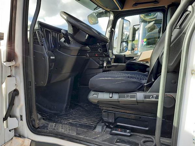 Interior photo 1: Container transporter/ Swap body truck Mercedes-Benz ACTROS 1842