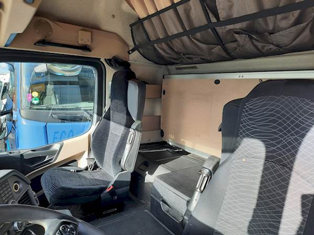 Interior photo 2: Container transporter/ Swap body truck Mercedes-Benz ACTROS 1842