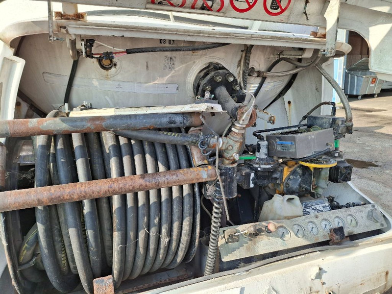 Tank truck Renault MIDLUM 280DXI: picture 11 Tank truck Renault MIDLUM 280DXI: picture 11