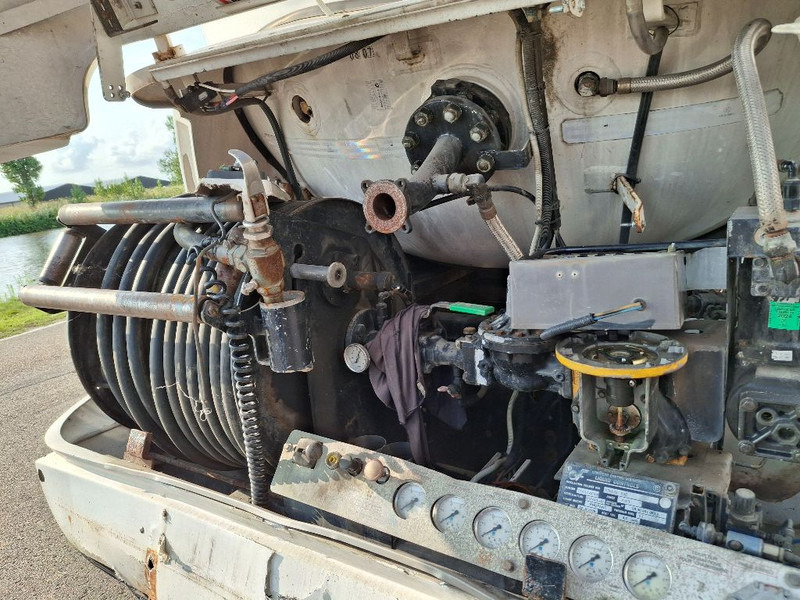 Tank truck Renault MIDLUM 280DXI: picture 12 Tank truck Renault MIDLUM 280DXI: picture 12