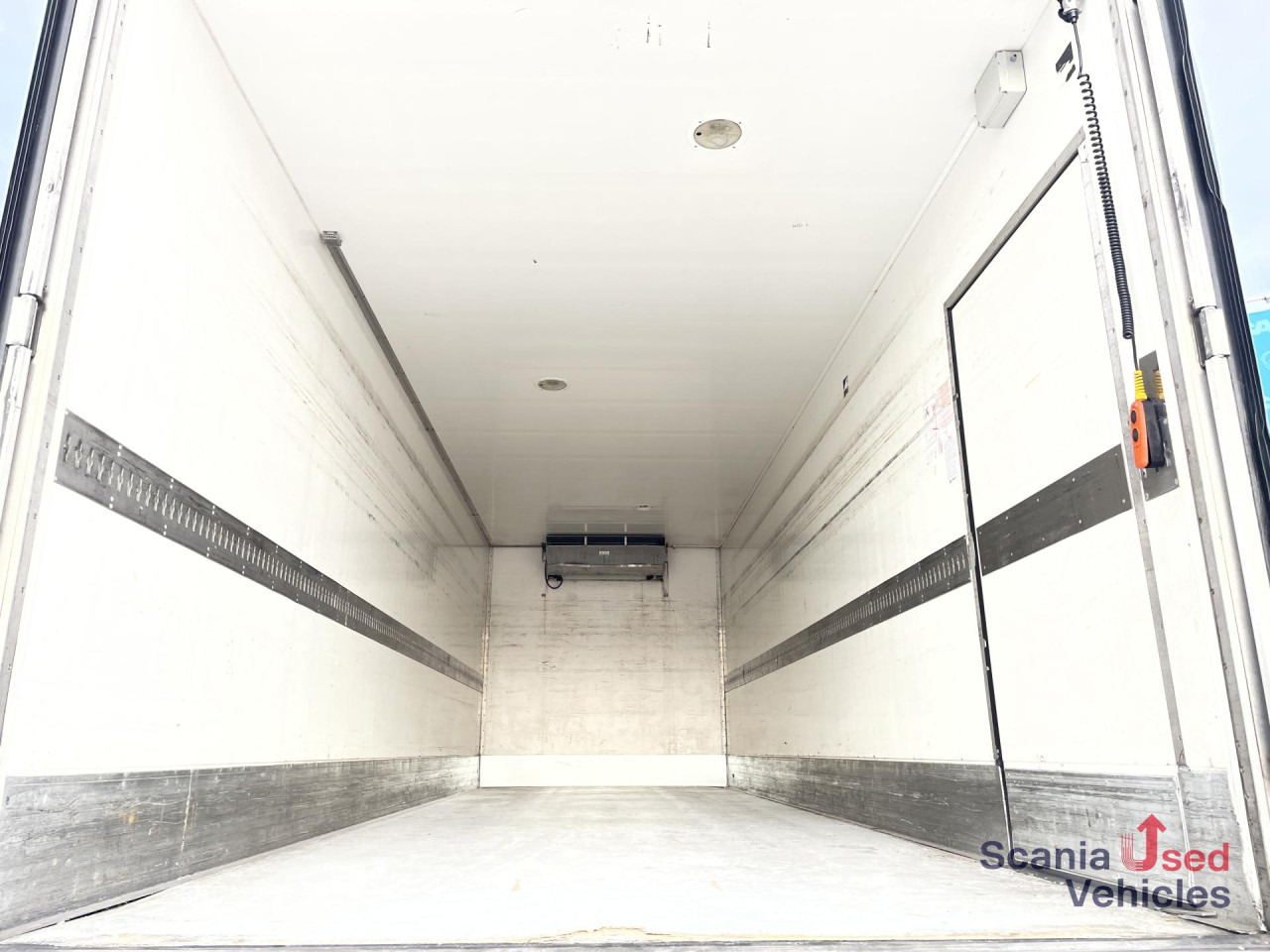 SCANIA P 250 B4x2LA FRIGO -27 TAIL LIFT 1.5T 815X251X244C - Refrigerator truck: picture 3 SCANIA P 250 B4x2LA FRIGO -27 TAIL LIFT 1.5T 815X251X244C - Refrigerator truck: picture 3