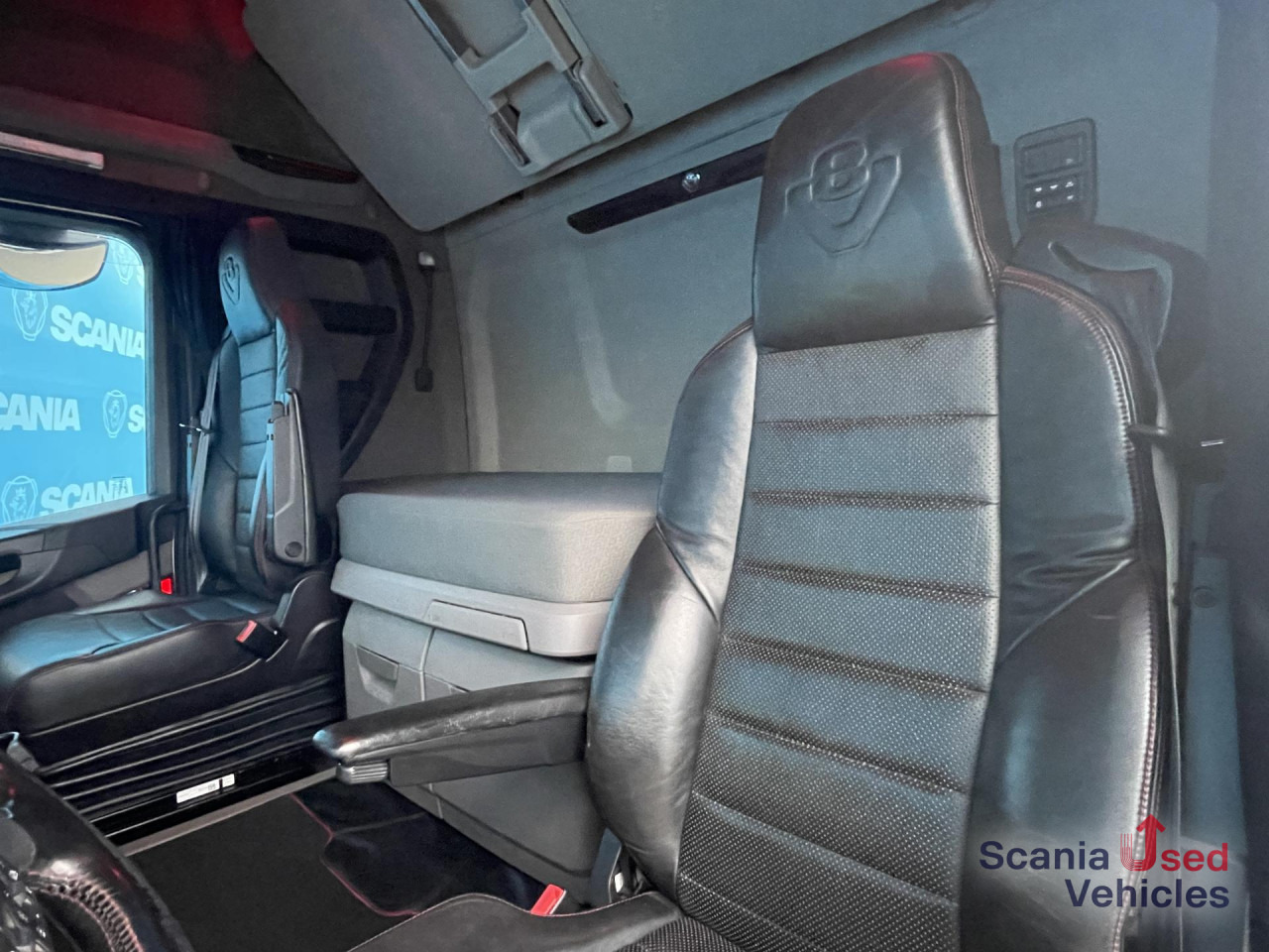 SCANIA R 650 B6x4NB RETARDER V8 WOOD KESLA 2112T CRANE - Log truck, Crane truck: picture 4 SCANIA R 650 B6x4NB RETARDER V8 WOOD KESLA 2112T CRANE - Log truck, Crane truck: picture 4