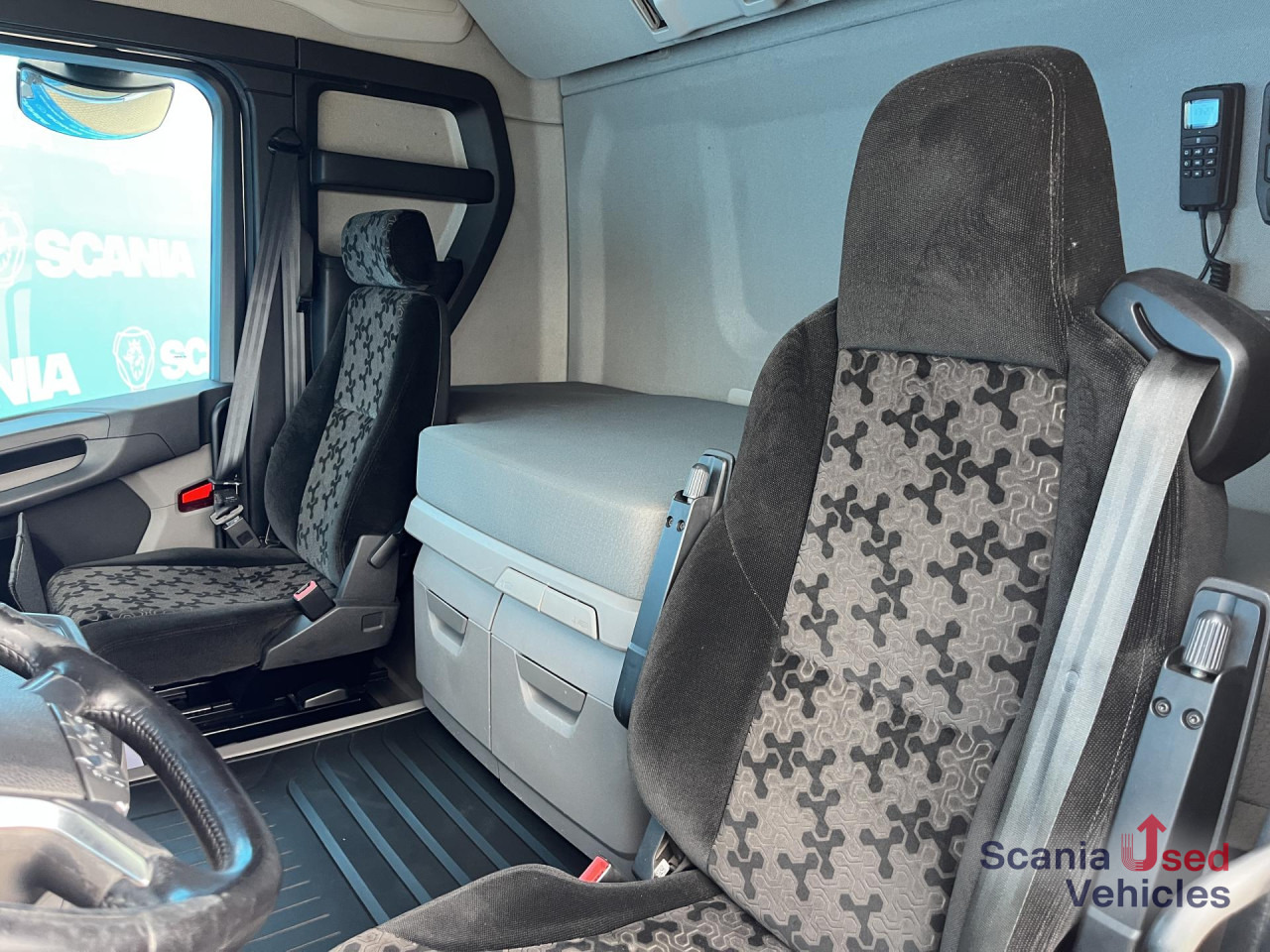 SCANIA R 450 A4x2N RETARDER 8T FULL AIR DIFF-L P-AIRCO - Tractor unit: picture 3 SCANIA R 450 A4x2N RETARDER 8T FULL AIR DIFF-L P-AIRCO - Tractor unit: picture 3