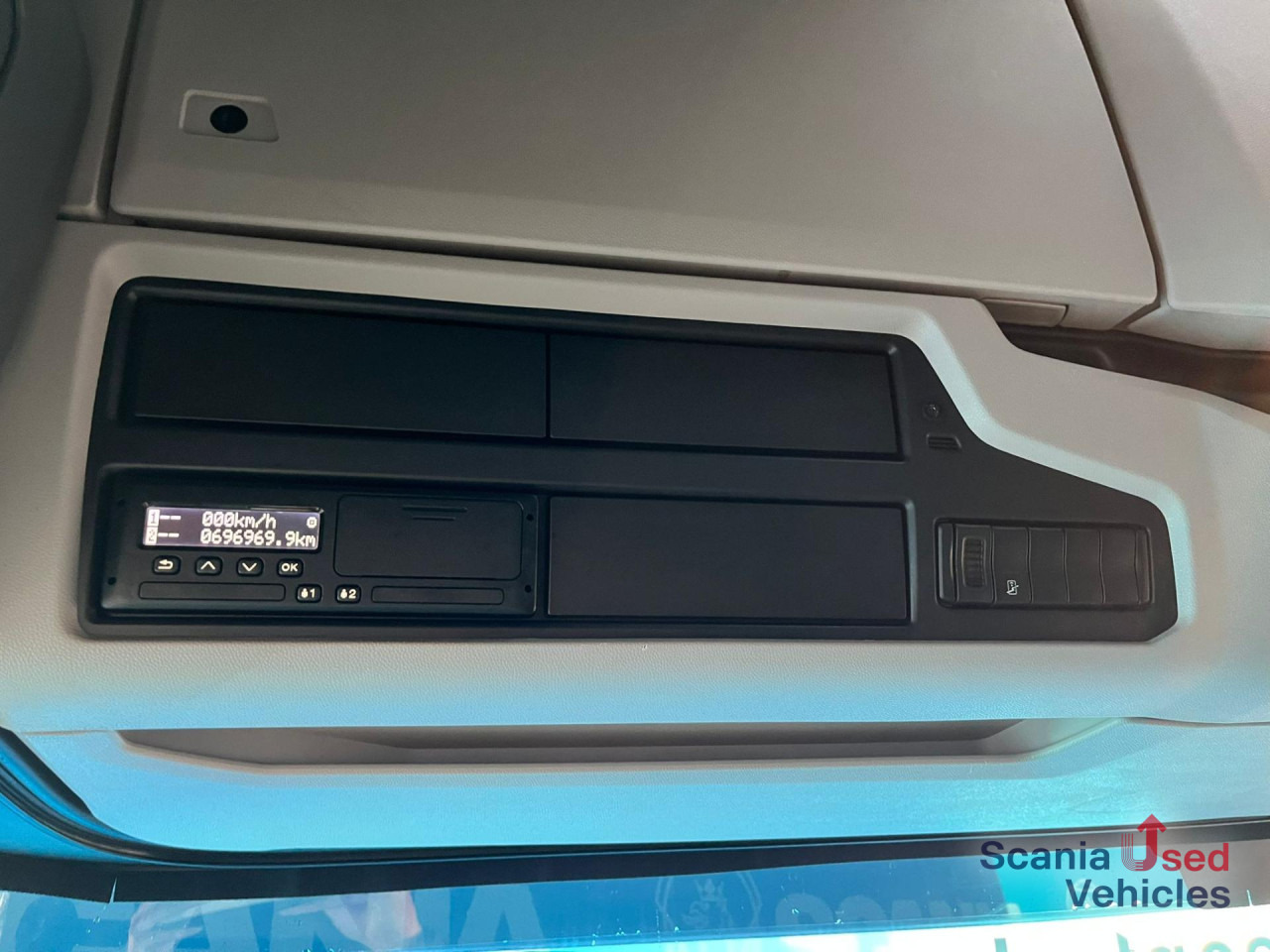 SCANIA R 450 A4x2NA RETARDER 8T DIFF-L SMART2 - Tractor unit: picture 4 SCANIA R 450 A4x2NA RETARDER 8T DIFF-L SMART2 - Tractor unit: picture 4