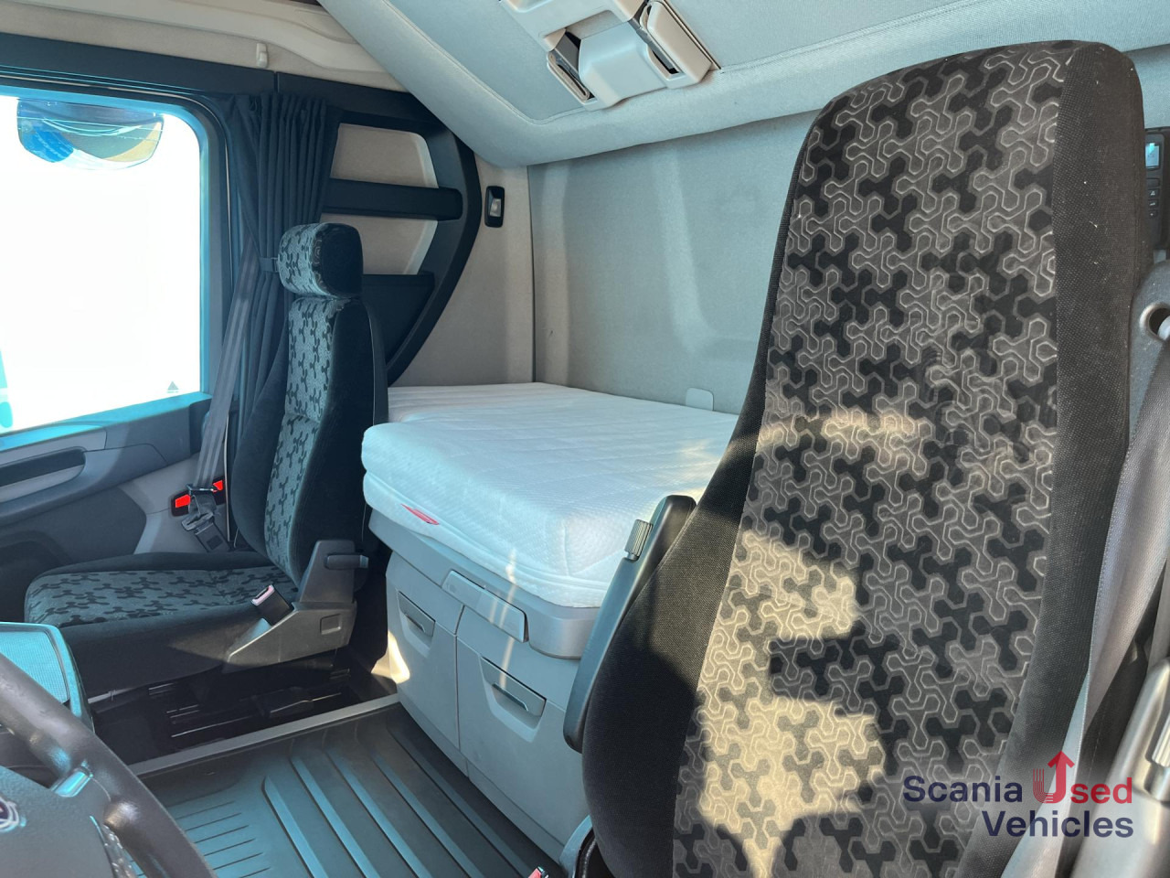 SCANIA R 450 A4x2NA RETARDER 8T DIFF-L SMART2 - Tractor unit: picture 2 SCANIA R 450 A4x2NA RETARDER 8T DIFF-L SMART2 - Tractor unit: picture 2