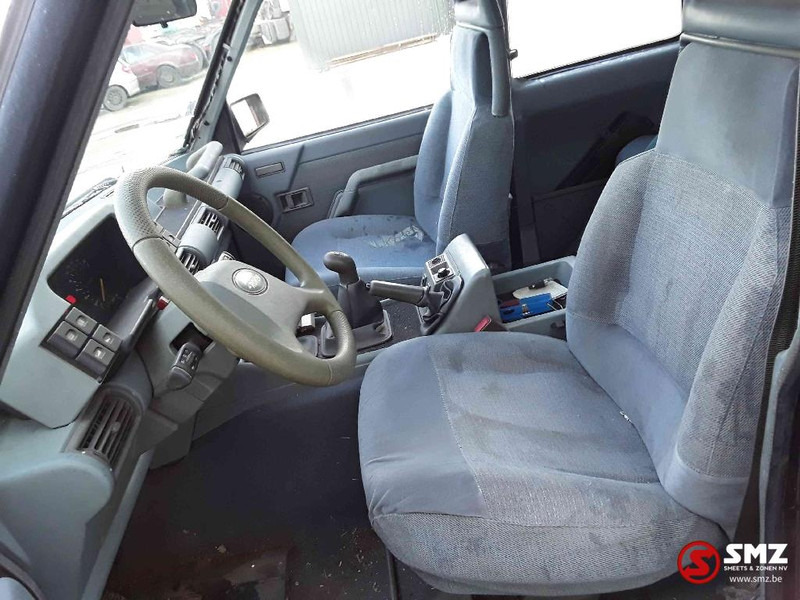 SUV Land Rover Defender: picture 7
