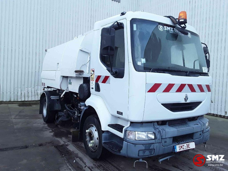 Renault Midlum 220 - Road sweeper: picture 1 Renault Midlum 220 - Road sweeper: picture 1