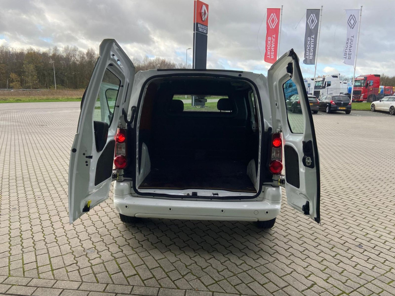 New Small van Peugeot Partner Parkeersensoren + Navigatie Kasten: picture 12