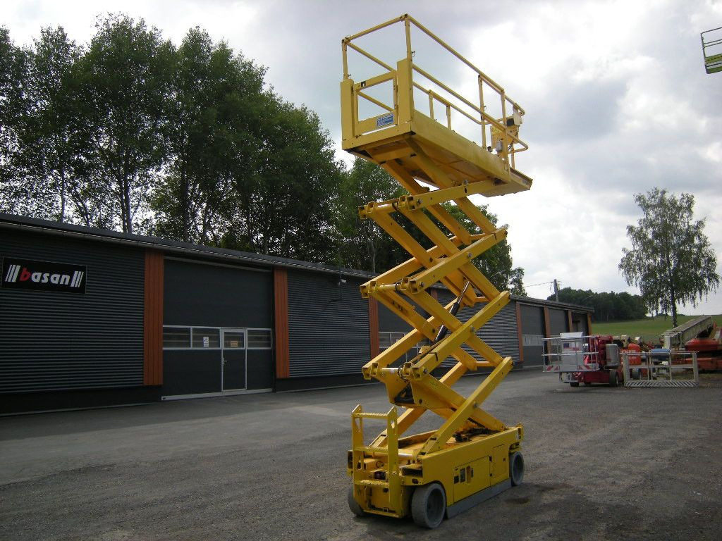 Genie GS 2632, Scherenarbeitsbühne Genie 10 m - Truck mounted aerial platform: picture 2 Genie GS 2632, Scherenarbeitsbühne Genie 10 m - Truck mounted aerial platform: picture 2