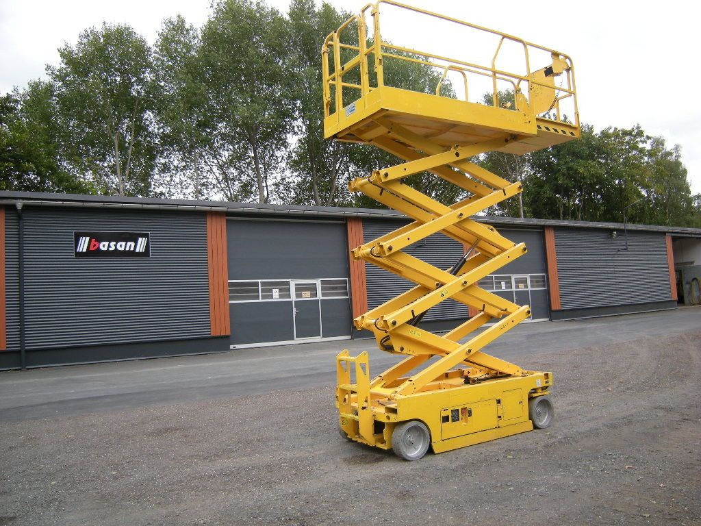 Genie GS 2646, Scherenarbeitsbühne Genie 9,9 m - Truck mounted aerial platform: picture 2 Genie GS 2646, Scherenarbeitsbühne Genie 9,9 m - Truck mounted aerial platform: picture 2
