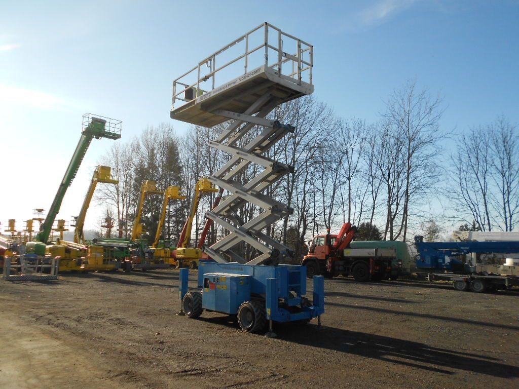 Genie GS4069BE, Hybrid, Allrad, Stützen, AH 14 m - Scissor lift: picture 4 Genie GS4069BE, Hybrid, Allrad, Stützen, AH 14 m - Scissor lift: picture 4