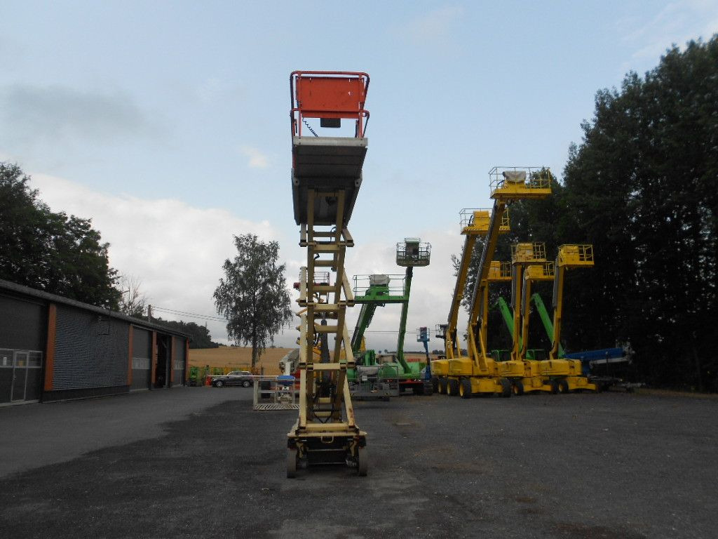 JLG JLG 3246, Scherenarbeitsbühne, 11,9 m - Scissor lift: picture 3 JLG JLG 3246, Scherenarbeitsbühne, 11,9 m - Scissor lift: picture 3