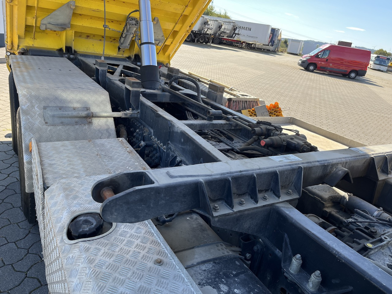 MAN TGS 28.480 6x4 4x4 Dreiseitenkipper Allrad Liftachse - Tipper: picture 3 MAN TGS 28.480 6x4 4x4 Dreiseitenkipper Allrad Liftachse - Tipper: picture 3