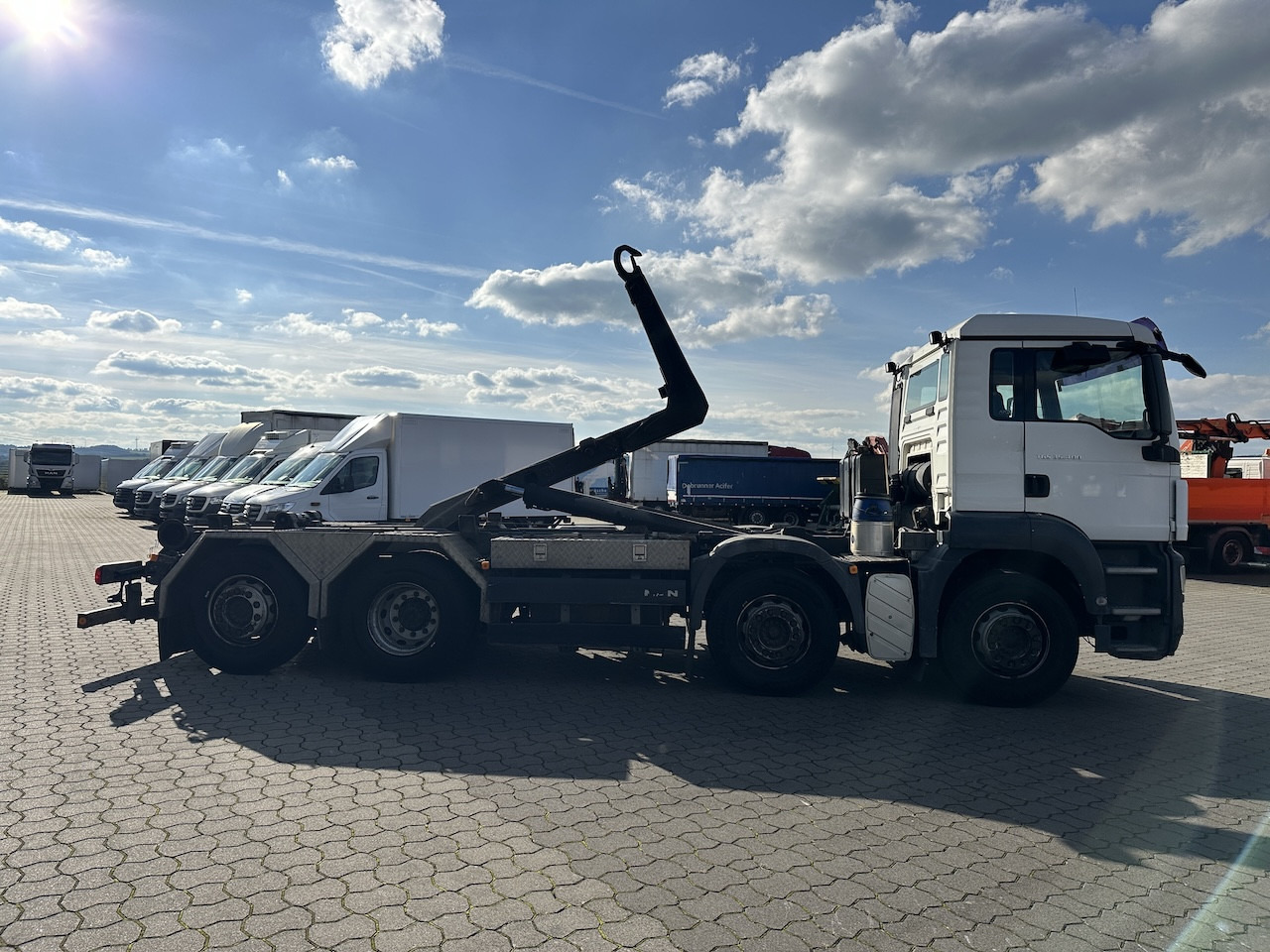 MAN TGS 35.400 8x2  Intarder   Meiller Haken - Hook lift truck: picture 4 MAN TGS 35.400 8x2  Intarder   Meiller Haken - Hook lift truck: picture 4