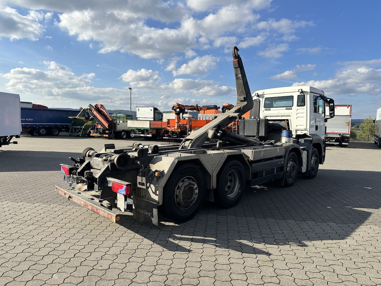 MAN TGS 35.400 8x2  Intarder   Meiller Haken - Hook lift truck: picture 5 MAN TGS 35.400 8x2  Intarder   Meiller Haken - Hook lift truck: picture 5