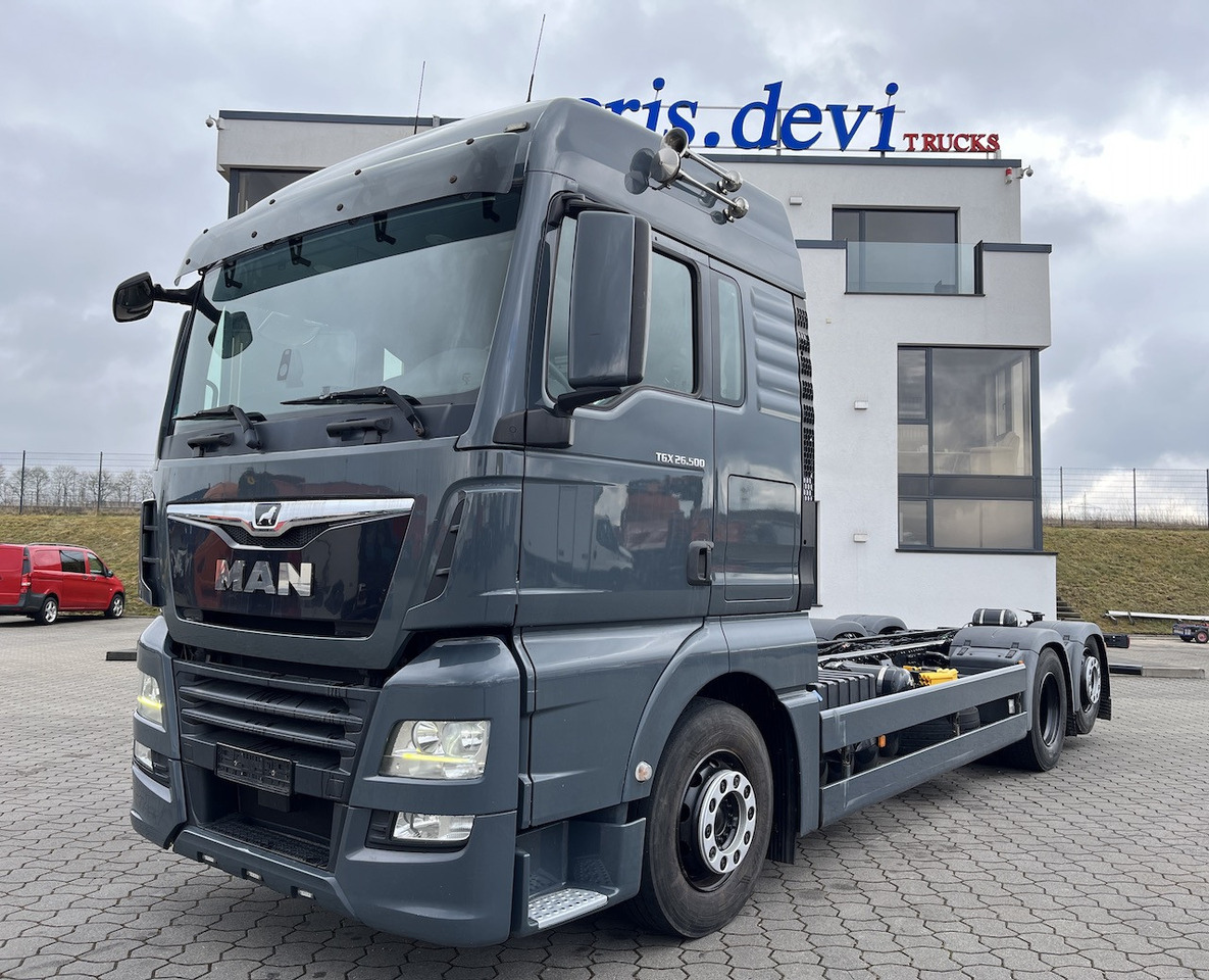 MAN TGX 26.500 6x2 Fahrgestell Lenk-Liftachse AHK - Cab chassis truck: picture 1 MAN TGX 26.500 6x2 Fahrgestell Lenk-Liftachse AHK - Cab chassis truck: picture 1