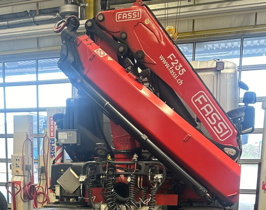Mercedes-Benz FASSI F 235 A.2.23 Kran + Funk - Loader crane: picture 1 Mercedes-Benz FASSI F 235 A.2.23 Kran + Funk - Loader crane: picture 1