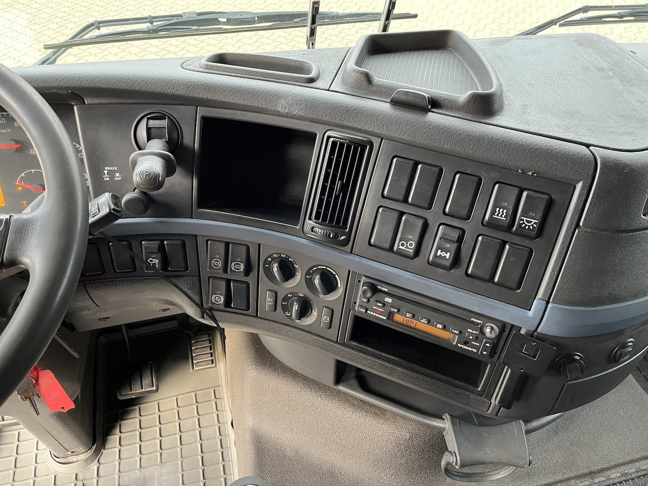 Volvo FH 520 6x2  Palfinger PK 12502 | AHK - Crane truck, Dropside/ Flatbed truck: picture 4 Volvo FH 520 6x2  Palfinger PK 12502 | AHK - Crane truck, Dropside/ Flatbed truck: picture 4