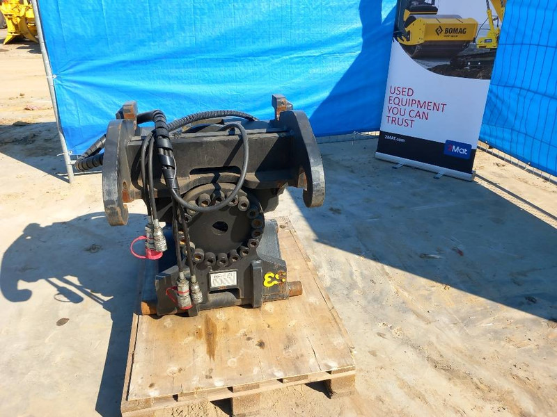 Eurosteel Powertilt 300 - Tiltrotator: picture 2 Eurosteel Powertilt 300 - Tiltrotator: picture 2