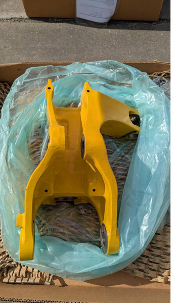 Komatsu PC26MR-3 BRACKET 22K-70-21411 - Frame/ Chassis for Construction machinery: picture 3 Komatsu PC26MR-3 BRACKET 22K-70-21411 - Frame/ Chassis for Construction machinery: picture 3