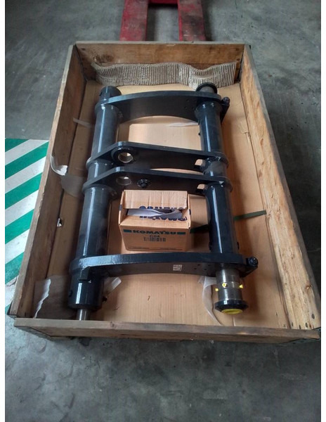 Komatsu WA100 Quick coupler 42W-70-21402 - Wheel loader: picture 4 Komatsu WA100 Quick coupler 42W-70-21402 - Wheel loader: picture 4