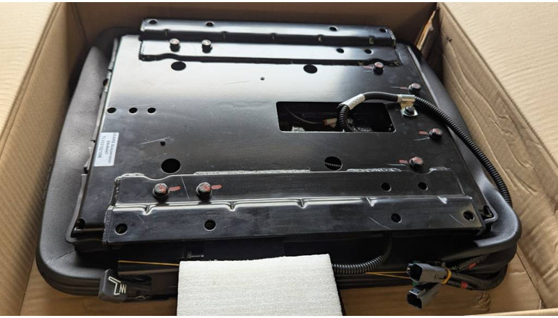 Komatsu WA380-8 SEAT ASS'Y 421-S33-6790 - Cab and interior for Construction machinery: picture 4 Komatsu WA380-8 SEAT ASS'Y 421-S33-6790 - Cab and interior for Construction machinery: picture 4