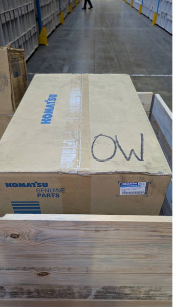Komatsu WA475-10 - HYDRAULIC PUMP 421-S95-7060 - Wheel loader: picture 1 Komatsu WA475-10 - HYDRAULIC PUMP 421-S95-7060 - Wheel loader: picture 1