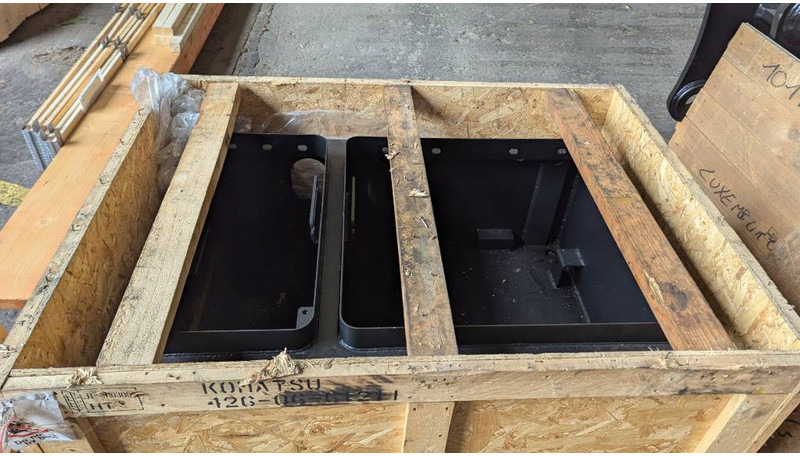 Komatsu WA600-8 BATTERY BOX 426-06-61211 - Frame/ Chassis for Construction machinery: picture 4 Komatsu WA600-8 BATTERY BOX 426-06-61211 - Frame/ Chassis for Construction machinery: picture 4
