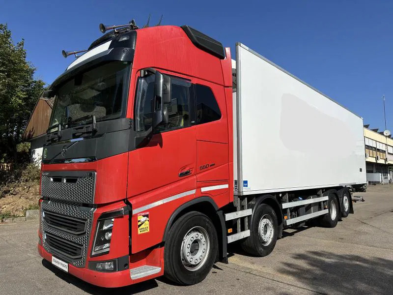 Volvo FH 16.550 XL 8x2 Tief Kühlkoffer ThermoKing LBW - Truck: picture 1 Volvo FH 16.550 XL 8x2 Tief Kühlkoffer ThermoKing LBW - Truck: picture 1