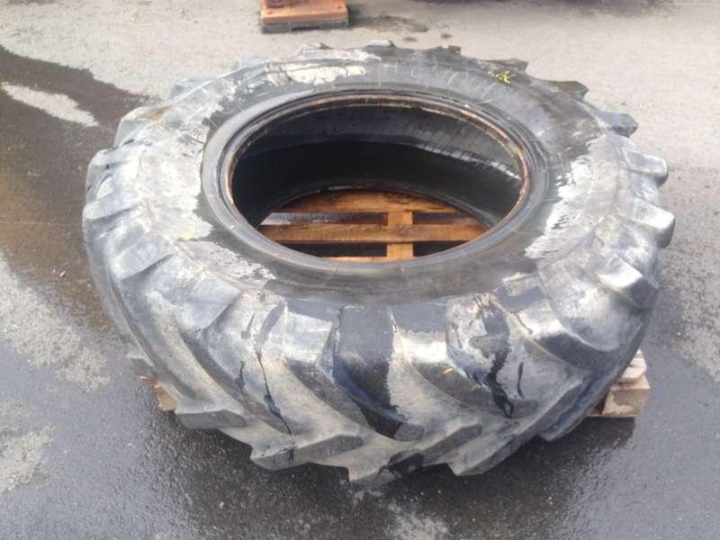 PNEUS 16,9 R 28 X - Other machinery: picture 1 PNEUS 16,9 R 28 X - Other machinery: picture 1