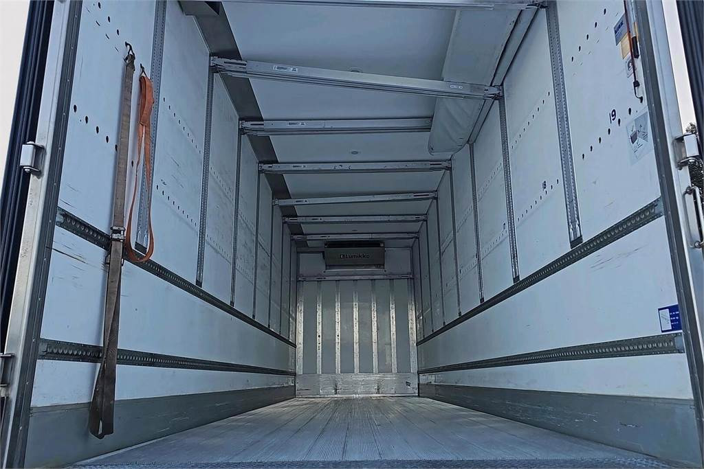 Isothermal truck Mercedes-Benz Actros L 3558: picture 10