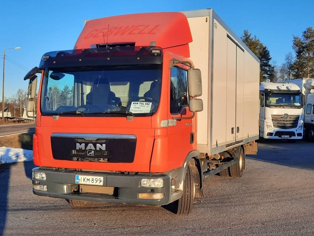 MAN TGL 12.220 - Box truck: picture 1 MAN TGL 12.220 - Box truck: picture 1