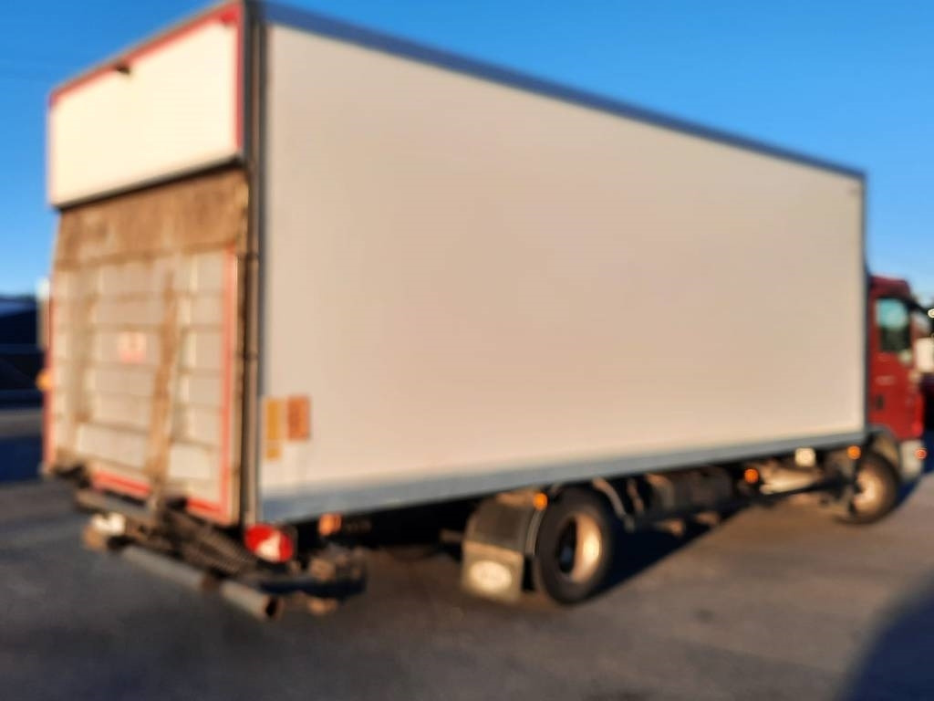 MAN TGL 12.220 - Box truck: picture 3 MAN TGL 12.220 - Box truck: picture 3