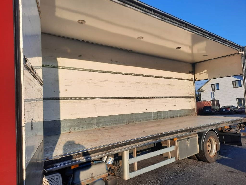 Mercedes-Benz Actros 1832 - Box truck: picture 5 Mercedes-Benz Actros 1832 - Box truck: picture 5