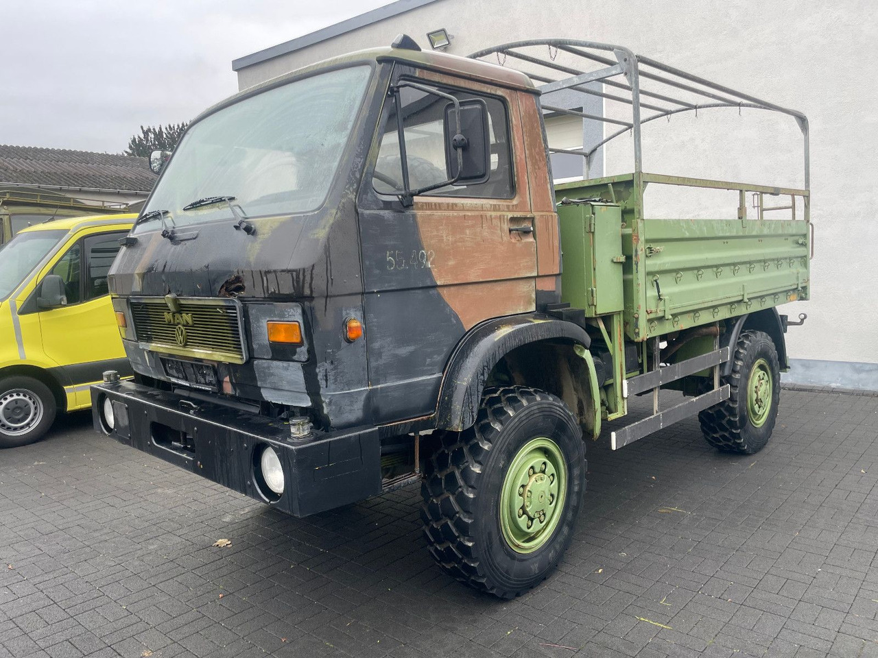 MAN 8.136 4X4 - Flatbed van: picture 3 MAN 8.136 4X4 - Flatbed van: picture 3