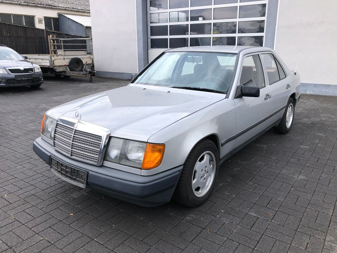 Mercedes-Benz W124 E 260 - Sedan: picture 1 Mercedes-Benz W124 E 260 - Sedan: picture 1