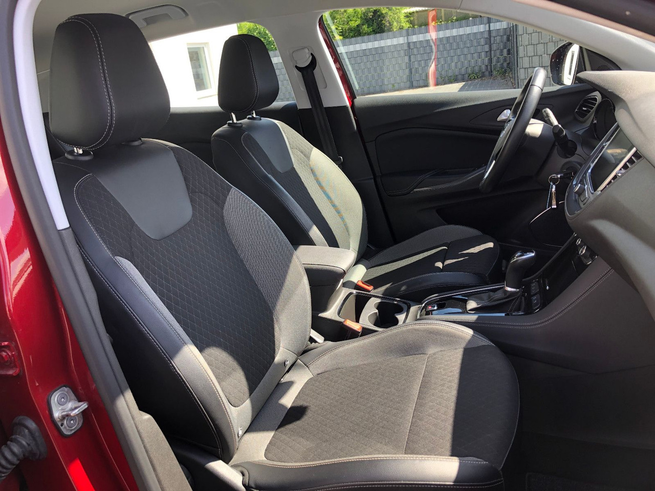 SUV Opel Grandland (X) 1.5 D Automatik Business Edition: picture 16