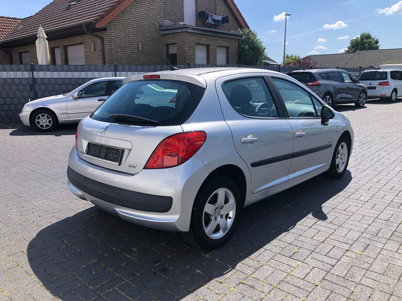 Peugeot 207 Urban Move 1.4i - Sedan: picture 2 Peugeot 207 Urban Move 1.4i - Sedan: picture 2