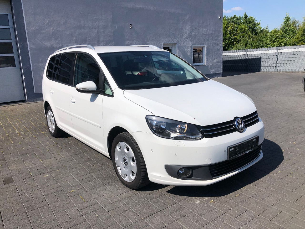 Volkswagen Touran 2.0 TDI Cup, 7-Sitzer - Passenger van: picture 3 Volkswagen Touran 2.0 TDI Cup, 7-Sitzer - Passenger van: picture 3